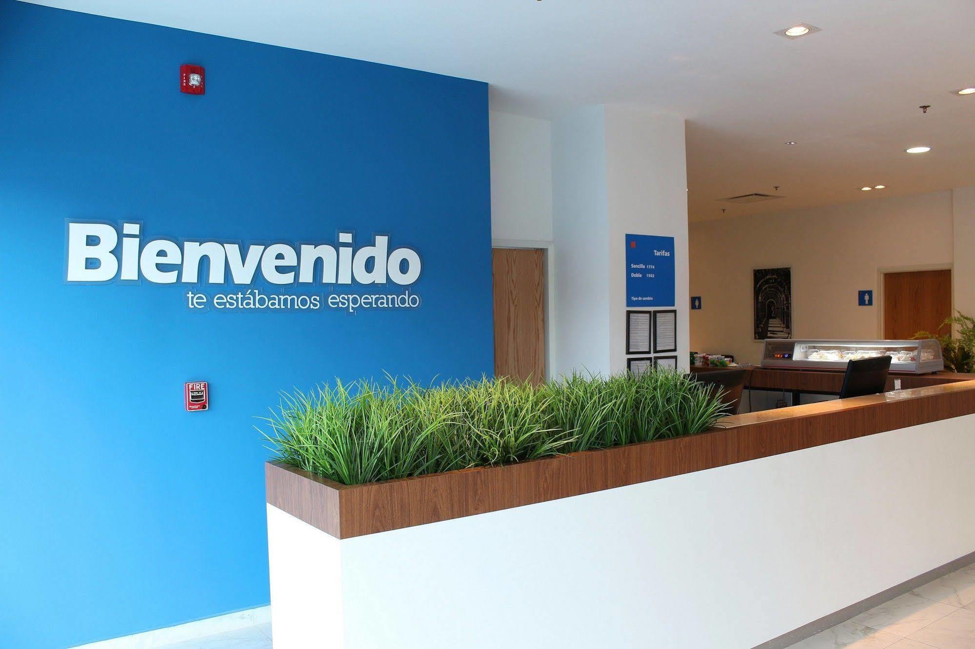 One Guadalajara Expo Hotell Exteriör bild